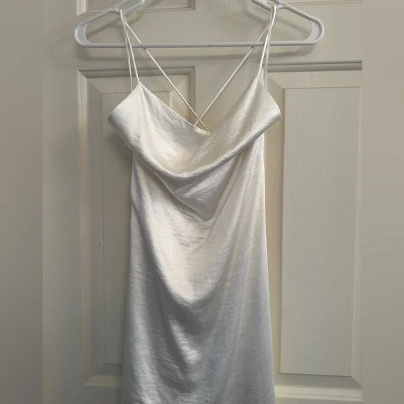 Elliatt Aisle Dress. NWOT. - Picture 5 of 6